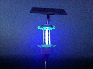 帶控制箱的太陽能頻振式殺蟲燈圖片